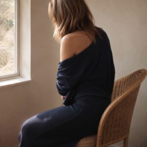 Ewshot seamless knee-length skirt — Seamless Layers by FITS LIKE. worn by a model.
