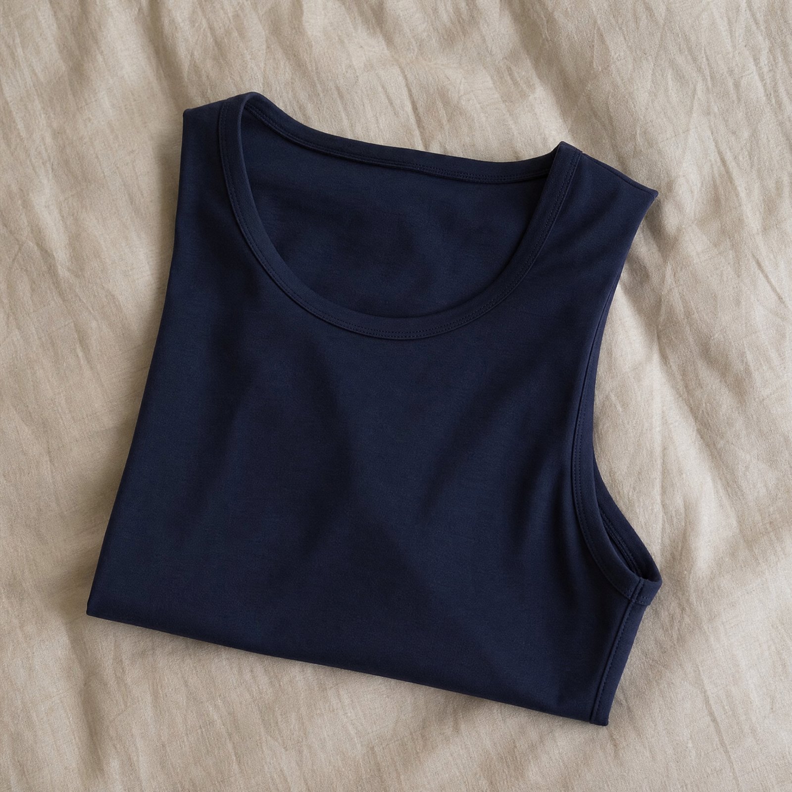 Folded sculpt tanks from the FITS LIKE range